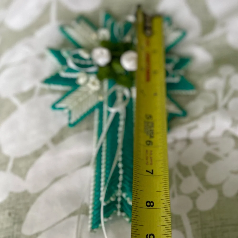 VTG Handmade Knit Faux Floral Accented Faith Based Cross Wall Decor Art